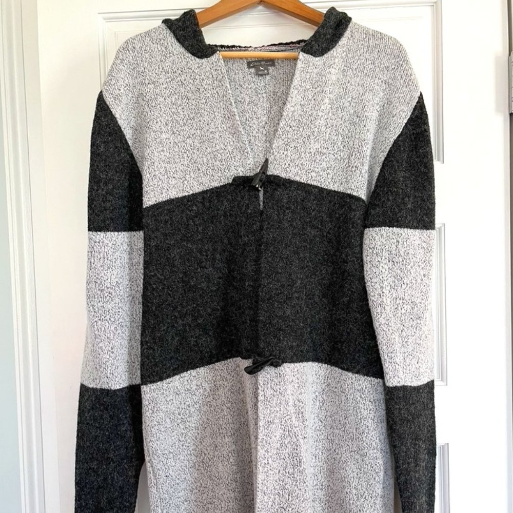 Eddie Bauer Black & Light Gray Colorblock Hooded Toggle Cardigan